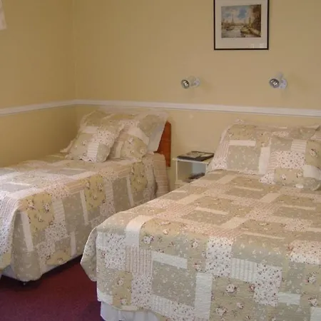 Riverwalk House 4*