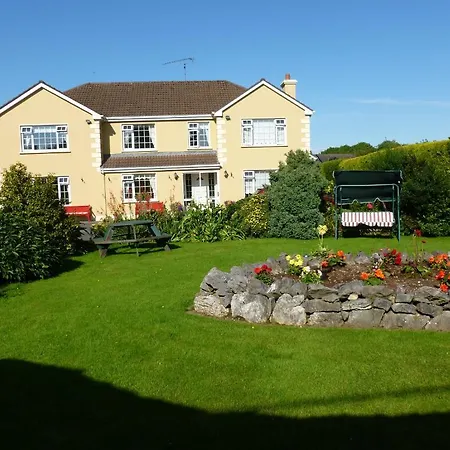 Riverwalk House 4*