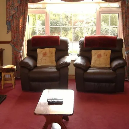 Riverwalk House 4*