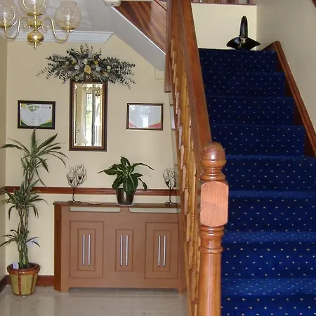 Riverwalk House 4*