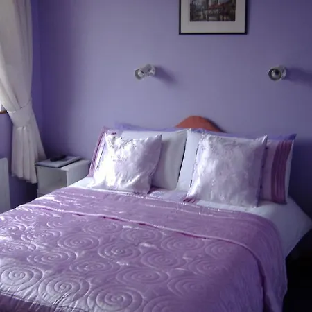 Riverwalk House Bed & Breakfast 4*