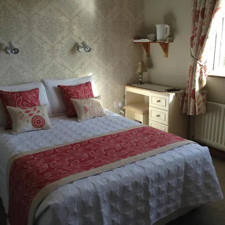 Riverwalk House 4*